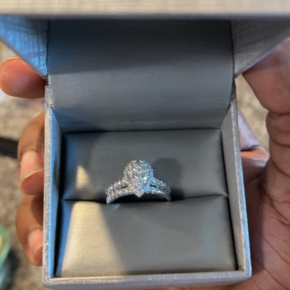 Diamond ring - Picture 2 of 2